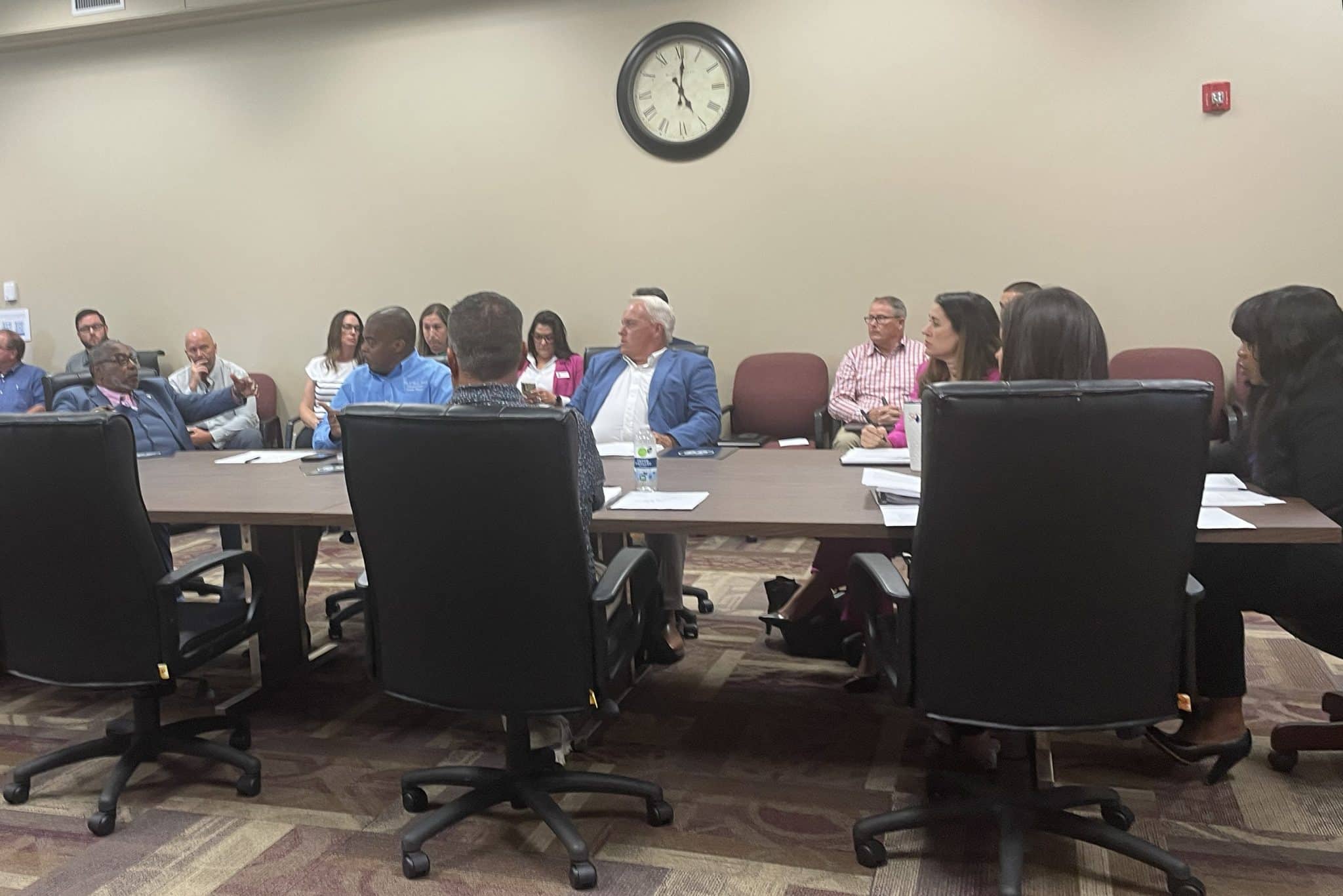 Warner Robins Council discusses salary increases, land transfer and